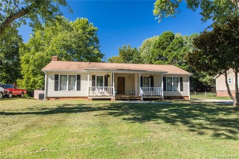 1008 Country Place Drive
