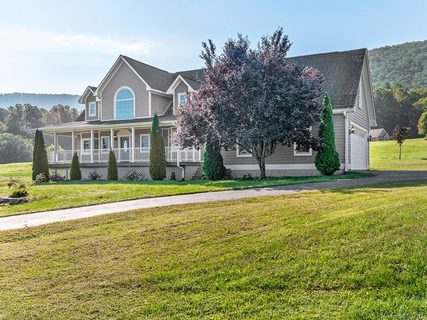 203 Saddle Club Lane sold home in Valley View Farms, Hendersonville, NC