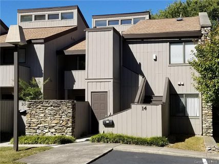 14 Lakemoor Lane