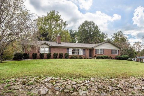 1906 Country Club Road sold home in Country Club Park, Hendersonville, NC