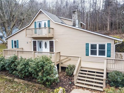 445 Apple Tree Court
