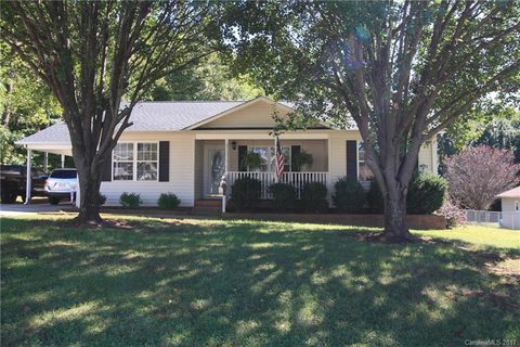 706 Bowen Drive sold home in Oakview Estates, Lowell, NC