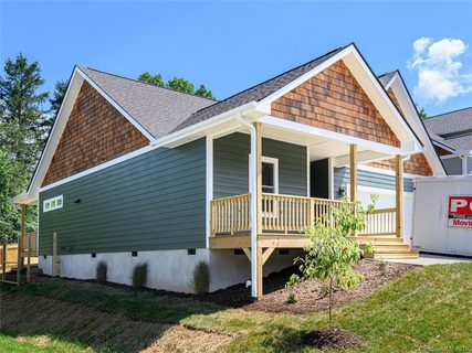 10 Woodbridge Park Drive 18 sold home in Woodbridge Park, Asheville, NC