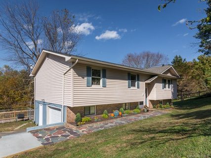 17 Lakeview Lane