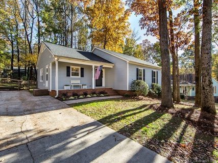 5433 Green Moss Lane
