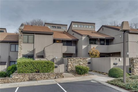 7 Lakemoor Lane