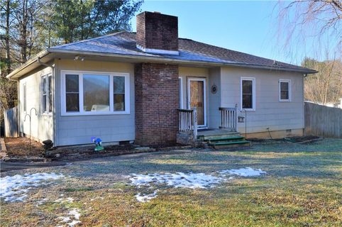 322 Yellowstone Drive sold home in Hoopers Valley Estates, Fletcher, NC