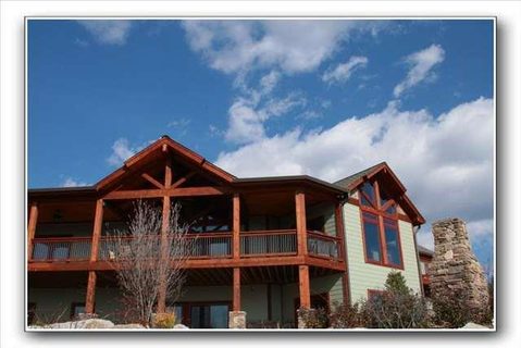 1320 Rhodora Lane