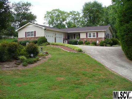 2513 Sweetbriar Circle