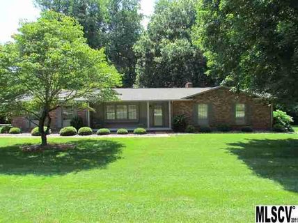 10 Woodleaf Avenue