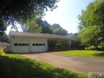 1884 Woodridge Circle