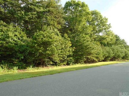 1684 Parkside Drive pending home in Long Bay, Catawba, NC