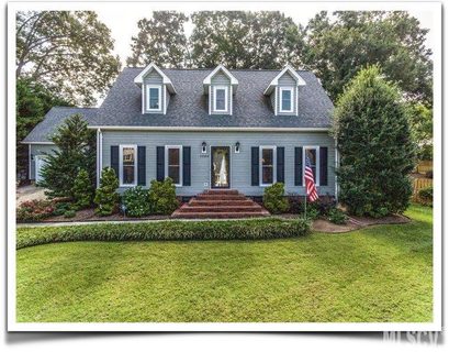 1055 13th Avenue Place sold home in Forest Oaks, Hickory, NC