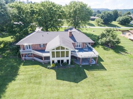 2810 Lakeview Drive