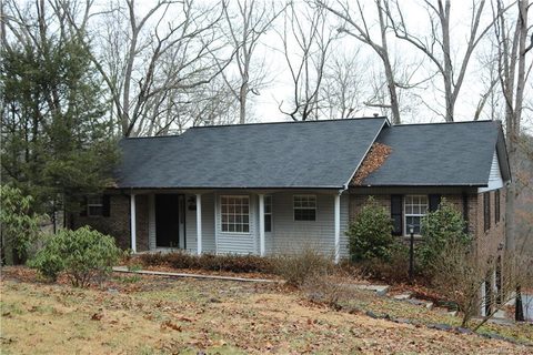425 Hunters Glen Lane sold home in Hunters Glen, Hendersonville, NC