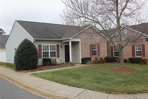5625 Glen Cove Drive sold condo in Village Glen, Charlotte, NC