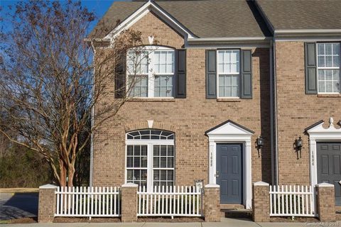 1688 Chamberside Drive 128 sold home in Manchester, Rock Hill, SC