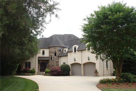 1561 12th Fairway Drive