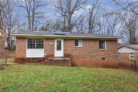 1933 Longleaf Drive