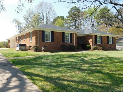 6311 Lake Forest Road sold home in Lake Forest, Charlotte, NC
