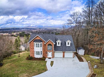 33 Sweetwater Oaks Drive sold home in Sweetwater Oaks, Fletcher, NC
