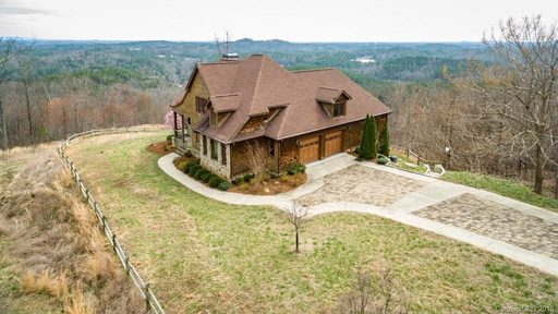 131 Bear Cliff Way