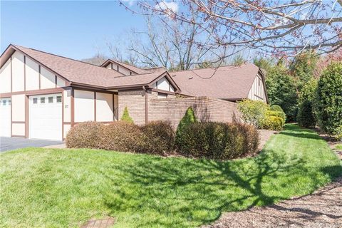 27 Lodge Lane sold townhome in 10 Country Club, Waynesville, NC
