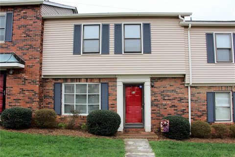2705 N Center Street 51