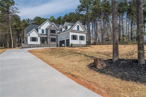 116 Poinsettia Lane