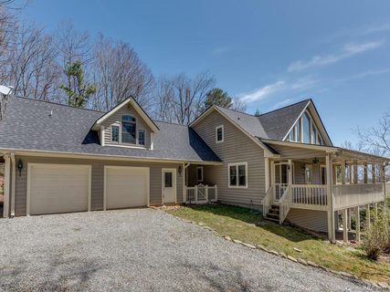 12 Pine Bluff Road sold home in Woodcliff Resort, Hendersonville, NC