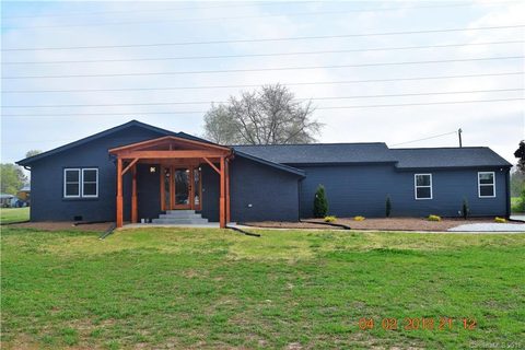 911 Honeysuckle Drive sold home in Oak Springs, Shelby, NC