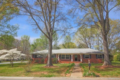 7501 Rolling Hill Road sold home in Lake Forest, Charlotte, NC