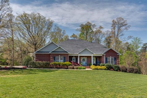 199 Kensington Drive sold home in Royal Oaks, Forest City, NC