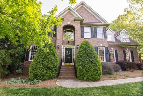 1528 Worthington Crossing