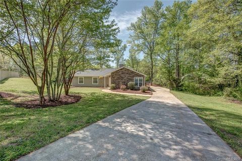 1766 Bridlewood Court sold home in Kingswood South, Gastonia, NC