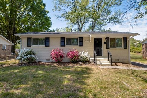 2717 Cedarhurst Drive