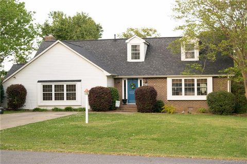 1000 Woodlark Court sold home in Forest Brook, Gastonia, NC