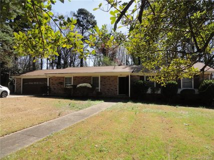 7520 Rolling Hill Road sold home in Lake Forest, Charlotte, NC