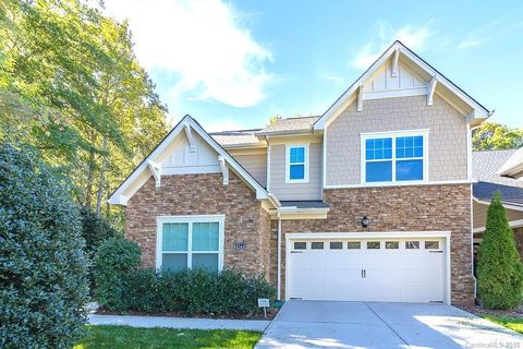 4544 Blackmuir Wood Circle