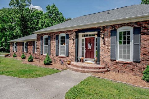 112 Quail Hollow Drive