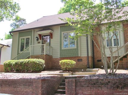 1011 Kenilworth Court