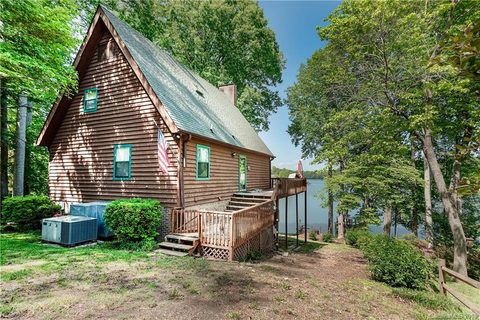 6723 Love Point Road sold home in Love Point, Denver, NC