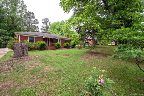 2914 Springway Drive sold home in Shamrock, Charlotte, NC
