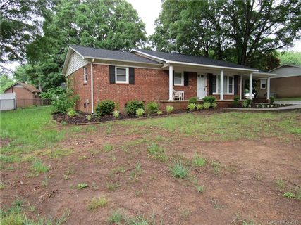 305 Meadowood Circle sold home in Briarcliff, Kannapolis, NC