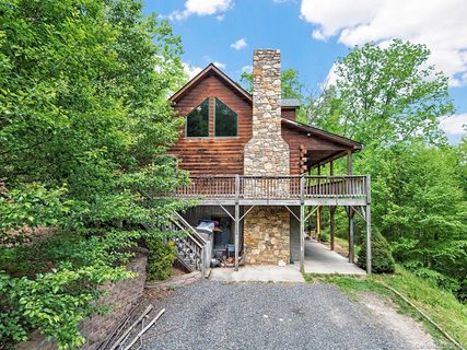 124 Whispering Pine Lane 7 sold home in Chestnut Hill Estates, Burnsville, NC