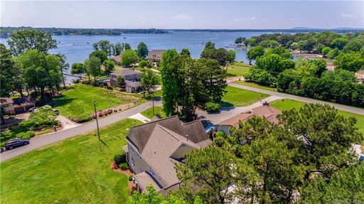21020 Lakeview Circle