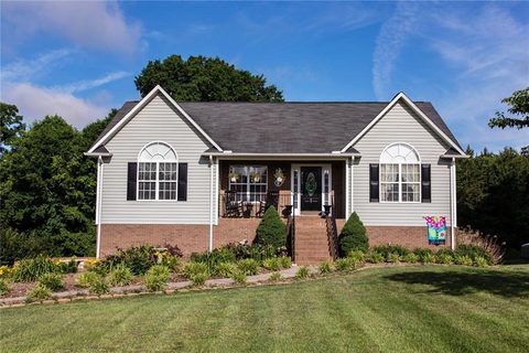 2113 Picnic Drive 4 sold home in South Lakes, Newton, NC