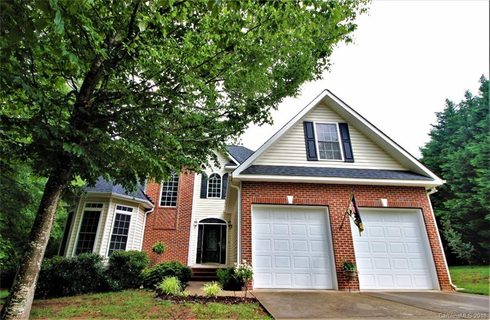 1104 Falcon Lane sold home in The Hylands, York, SC