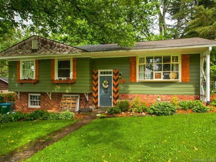 12 Oak Leaf Lane