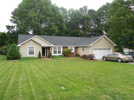 211 31st Avenue Court sold home in Meadow Creek, Hickory, NC